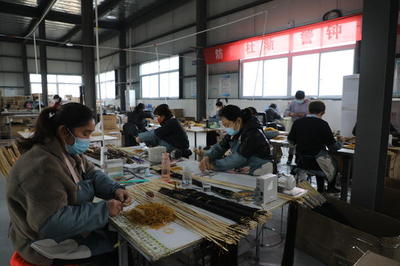 档发产业与电子商务助力椹涧乡水潮店村群众就业增收